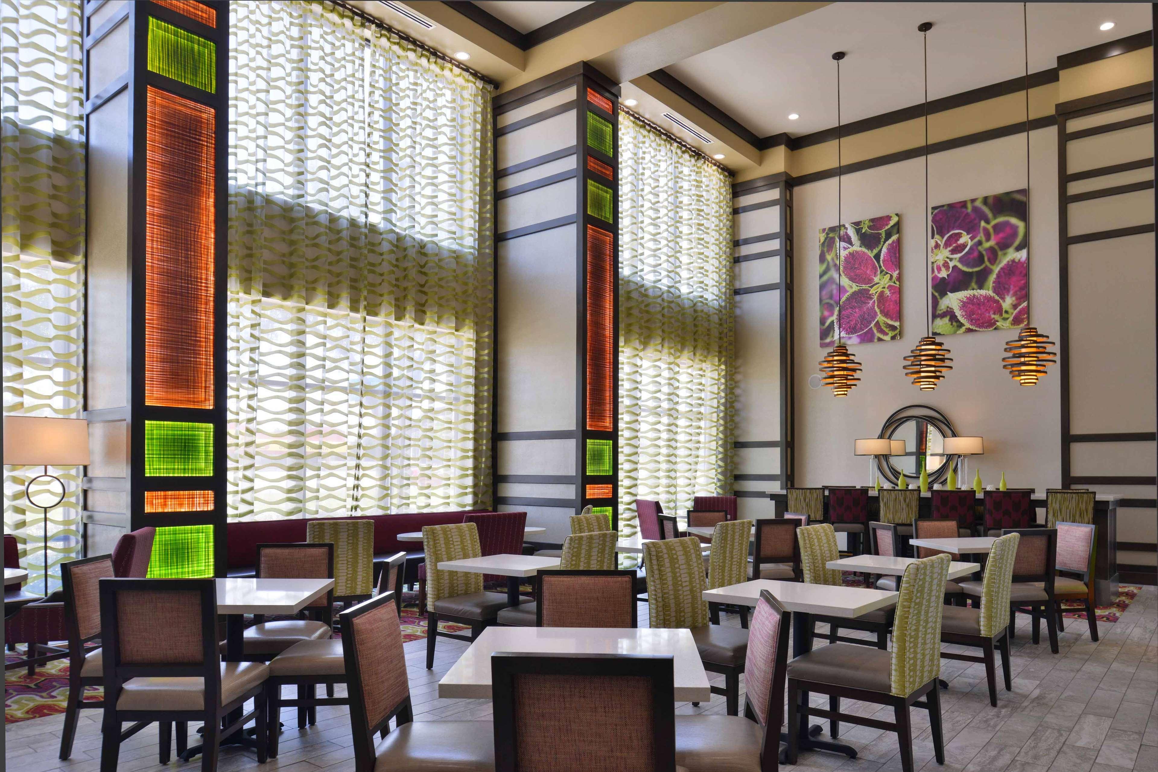 Hampton & Market Center 3* Dallas
