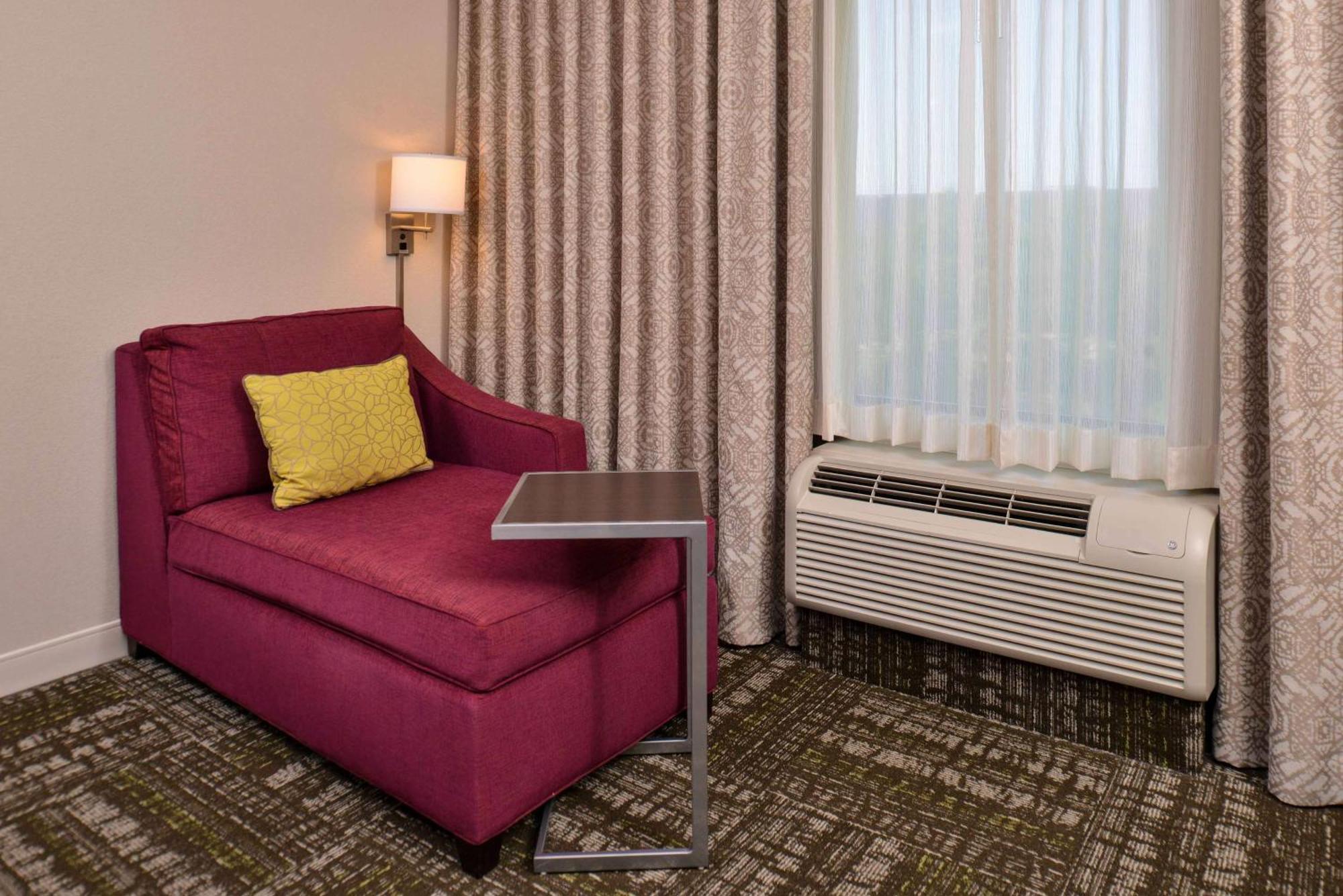 Hotel Hampton & Market Center 3*